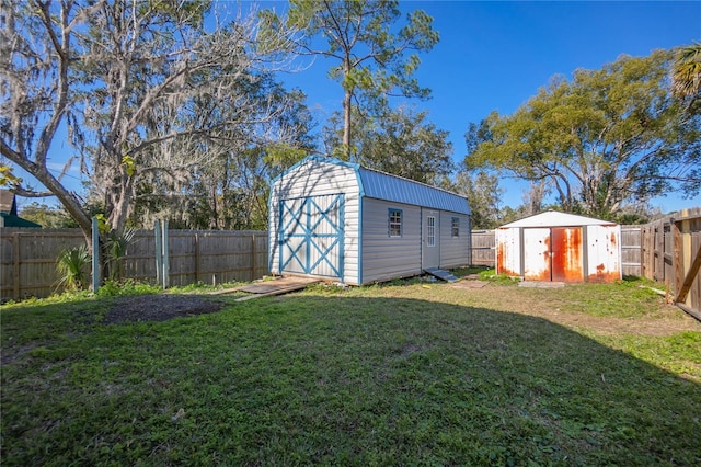 view of yard featuring a storage unit