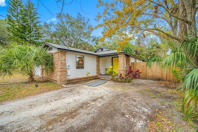 view of front of property featuring covered porch