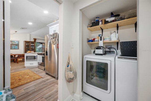 washroom featuring light wood-type flooring and independent washer and dryer