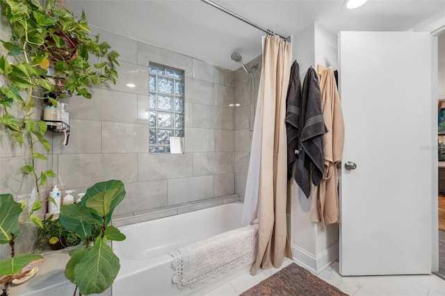 bathroom featuring shower / tub combo