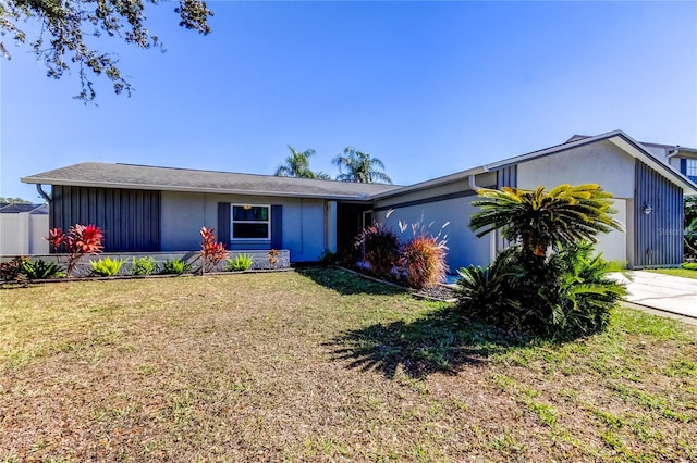 view of front of house featuring a front yard and a garage