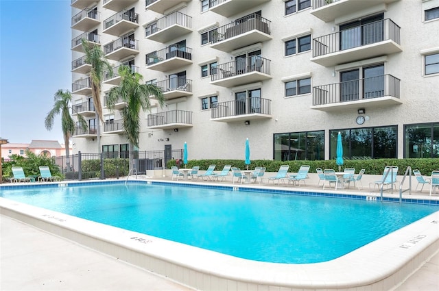 view of swimming pool