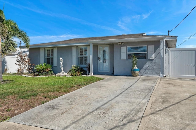 single story home with a front yard