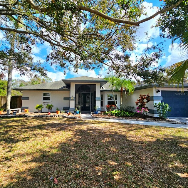 view of front of house featuring a garage and a front yard