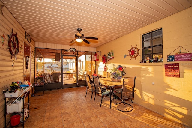 sunroom / solarium with ceiling fan