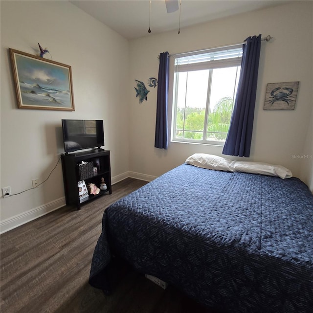 bedroom featuring ceiling fan