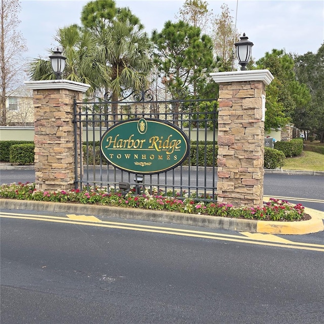 view of community / neighborhood sign