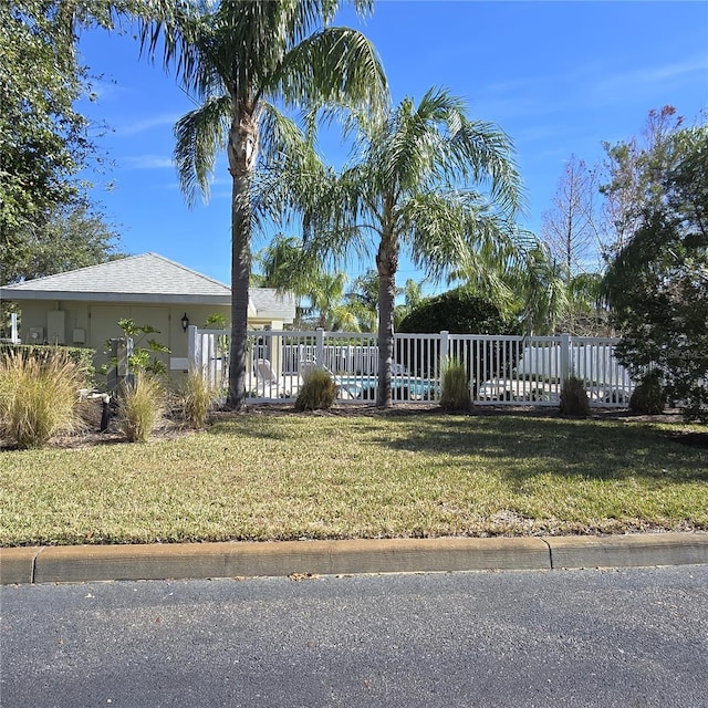 exterior space featuring a front yard