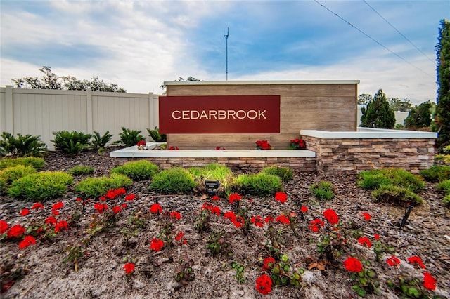 view of community / neighborhood sign