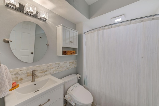 bathroom featuring decorative backsplash, toilet, vanity, and a shower with curtain