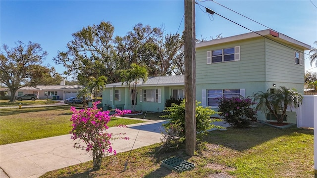 view of front of home featuring a front lawn