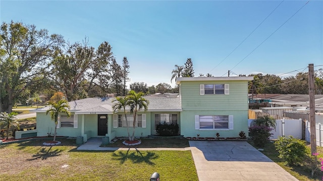 front of property featuring a front yard