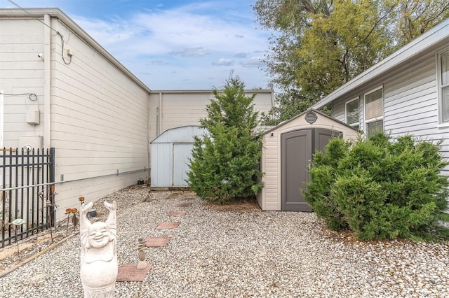 view of yard with a storage unit