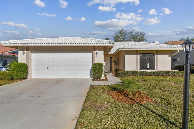 view of front facade featuring a garage and a front yard