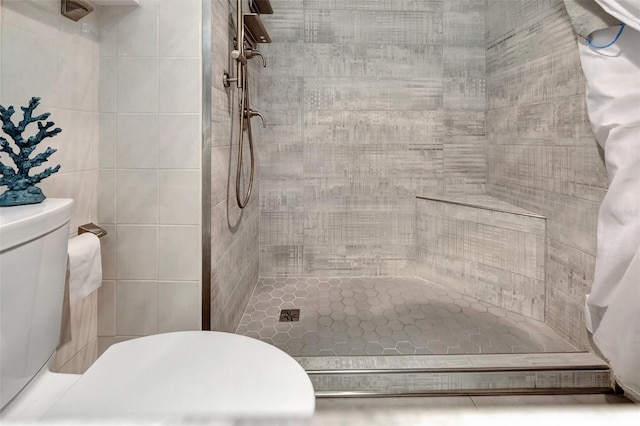 bathroom featuring toilet and a shower with shower curtain