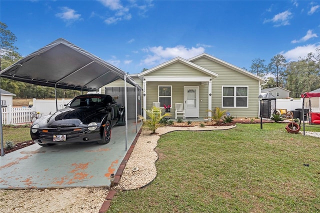 view of front of property featuring a front lawn, a carport, and a porch