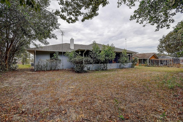 exterior space featuring a lawn