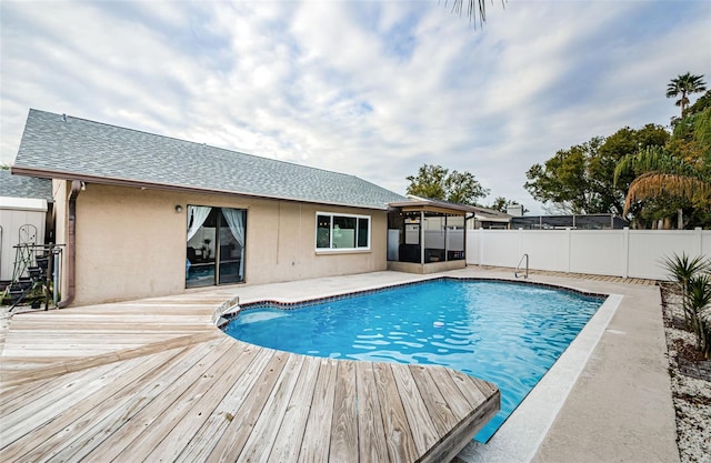 view of swimming pool