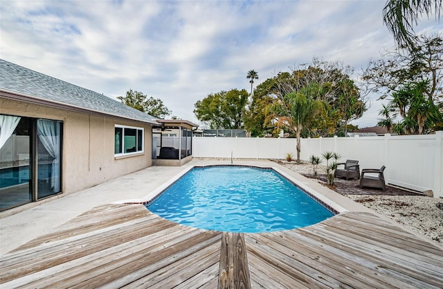 view of swimming pool