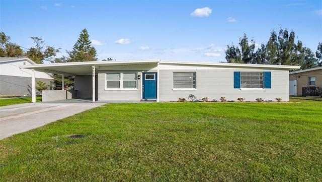 view of front of house featuring a carport, a front yard, and cooling unit