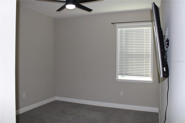 carpeted empty room featuring ceiling fan