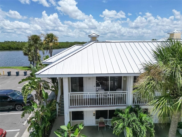 view of front facade featuring a water view