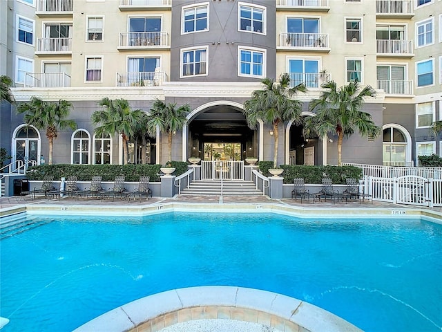 view of swimming pool