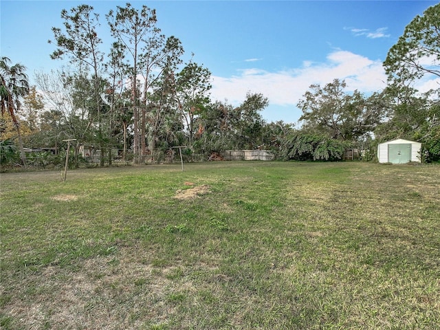 view of yard with a shed