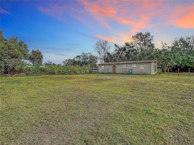 view of yard at dusk