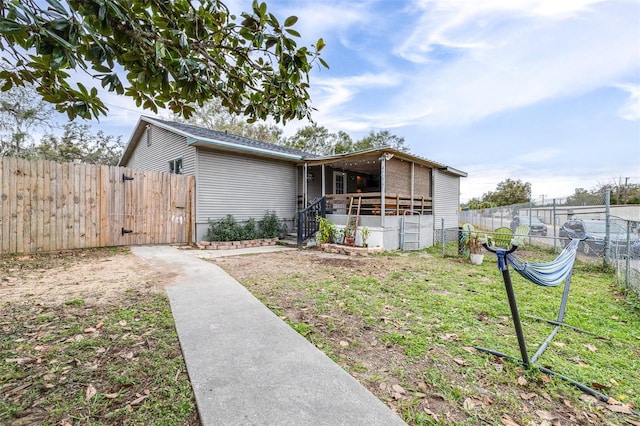 view of front of house featuring a front yard