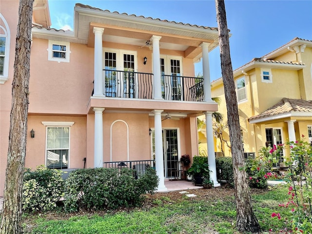 view of front of property featuring a balcony and ceiling fan