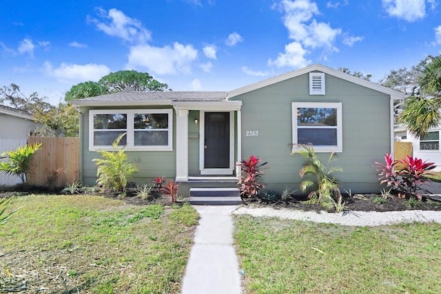 view of front of property with a front yard