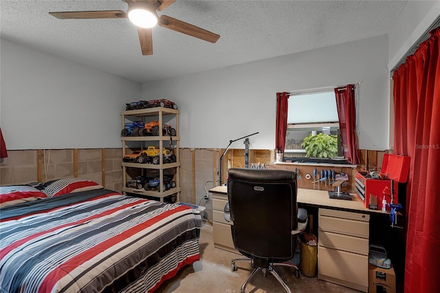 bedroom featuring a textured ceiling and ceiling fan