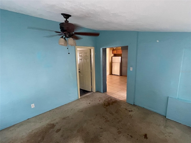 unfurnished room featuring light carpet and ceiling fan