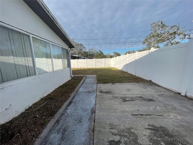 view of yard featuring a patio