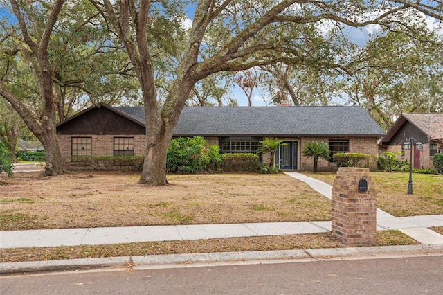 view of front of home featuring a front yard