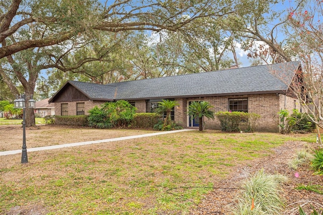 single story home with a front lawn