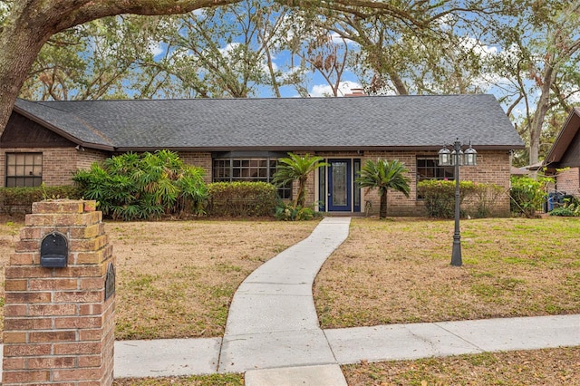 single story home featuring a front lawn