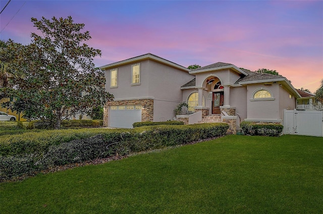 view of front of home featuring a yard and a garage