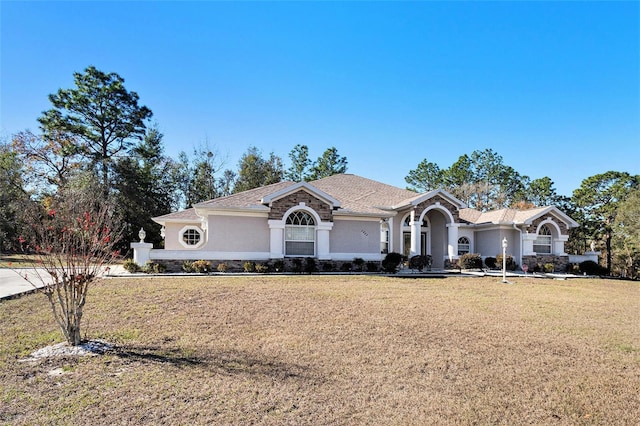 ranch-style house featuring a front yard