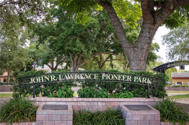 view of community / neighborhood sign