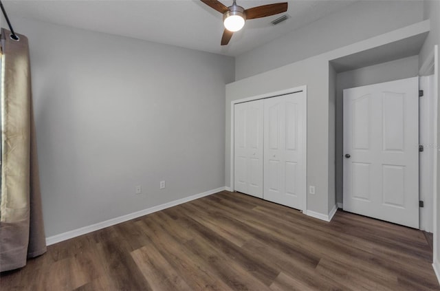 unfurnished bedroom with ceiling fan, dark hardwood / wood-style floors, and a closet