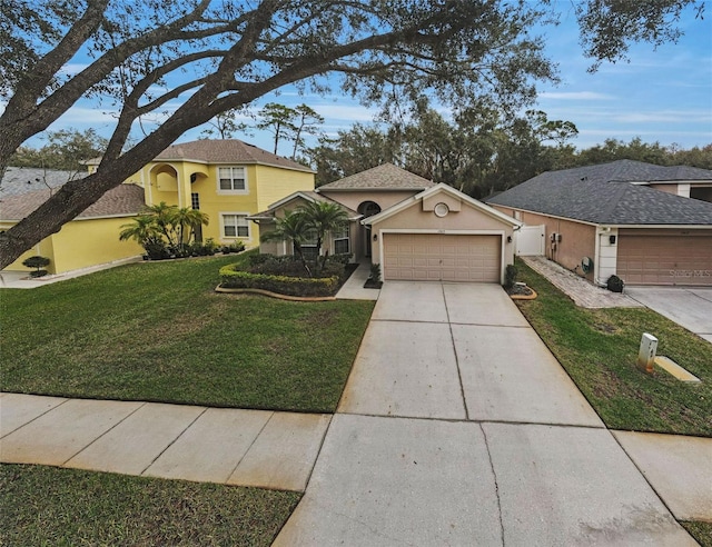 view of front facade featuring a garage and a front yard