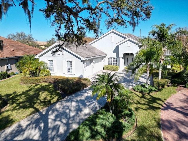 view of front facade with a front yard