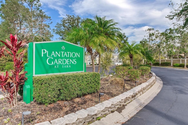 view of community / neighborhood sign