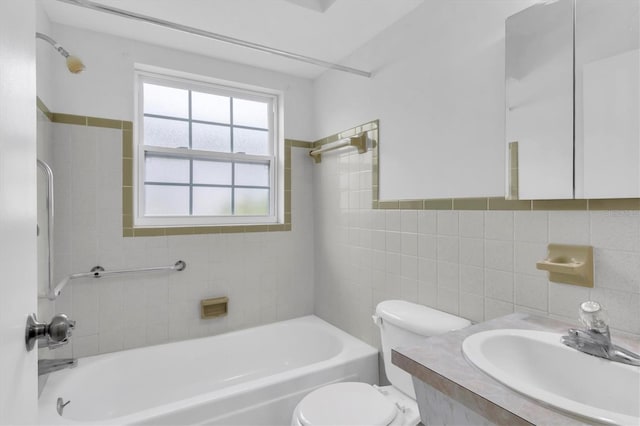 full bathroom with sink, tile walls, toilet, and tiled shower / bath