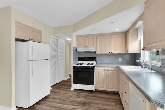 kitchen featuring dark hardwood / wood-style floors, light brown cabinets, tasteful backsplash, white appliances, and sink