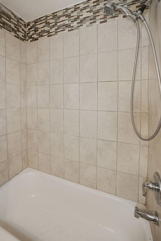 bathroom with tiled shower / bath combo