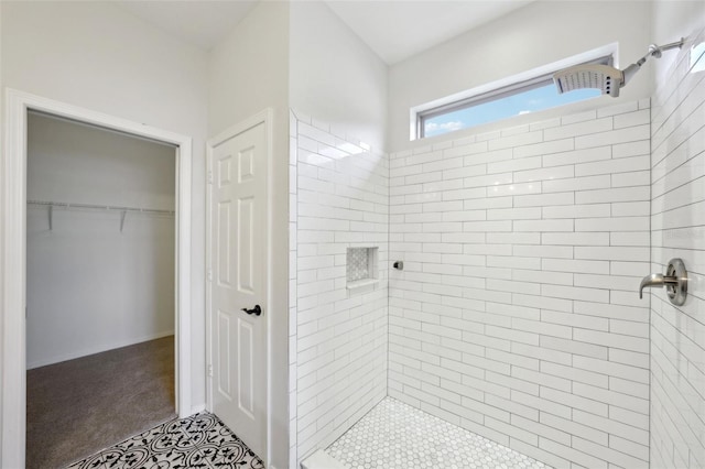 bathroom featuring a tile shower