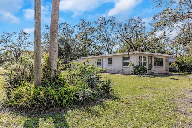 view of front of home featuring a front lawn